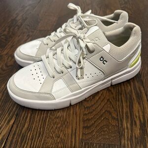 Women’s On Running The Roger Clubhouse Tan/White Size 8
